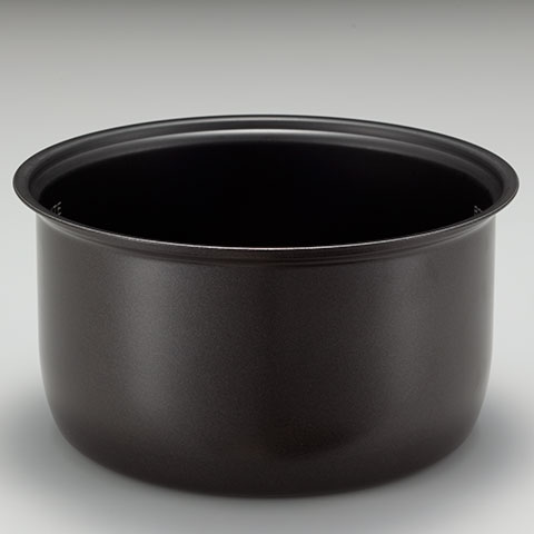 Black thick inner cooking pan and heating system provide even heating for perfectly cooked rice