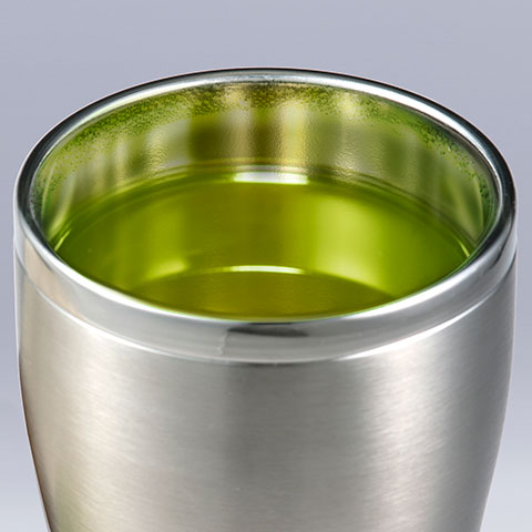 <i>SlickSteel</i>® polished stainless steel interior allows the color of your beverage to shine through
