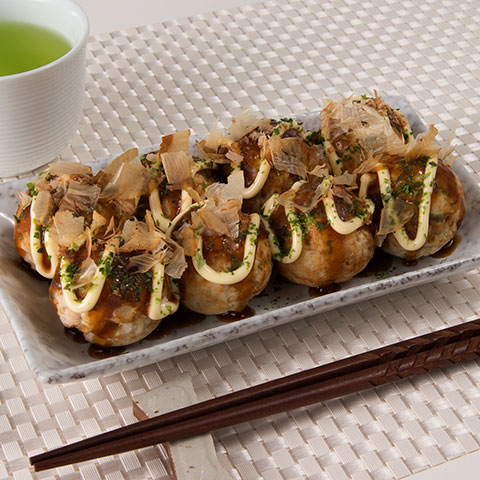 Makes 26 large <i>Takoyaki</i> (octopus balls) at a time