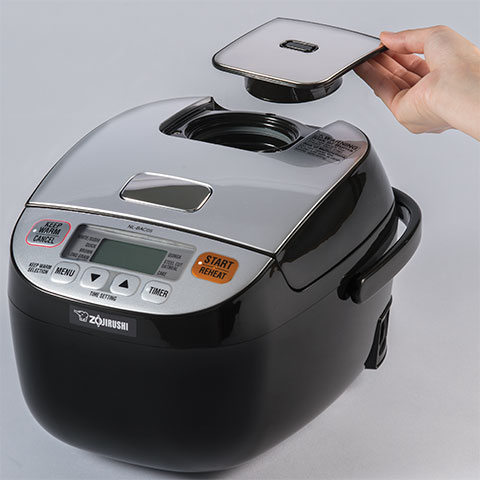 可拆式蒸氣排氣蓋避免高溫煮食時的溢出，保持廚房整潔