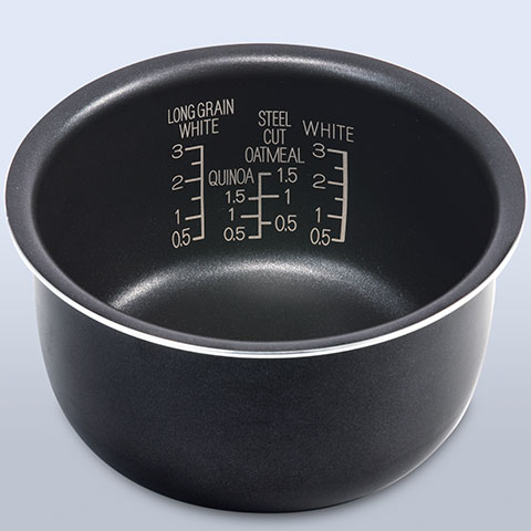 烹煮鍋內部有2.5毫米厚的黑色防沾塗層，讓熱力均勻分佈