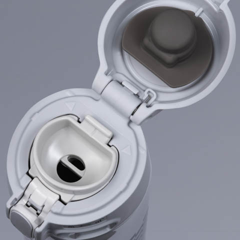 Air vent on the mouthpiece allows beverages to flow out smoothly, without gushing or overflowing