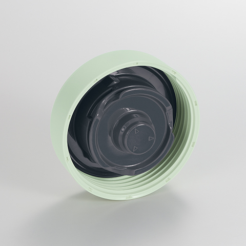 Wide channel in the lid and one-piece stopper with integrated gasket for easy cleaning