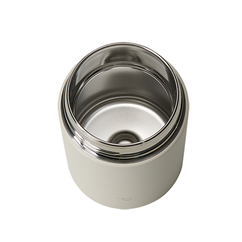 SlickSteel® polished stainless steel interior resists corrosion and repels stains