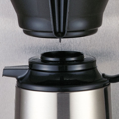 <em>Brew-Thru®</em> lid allows direct brewing