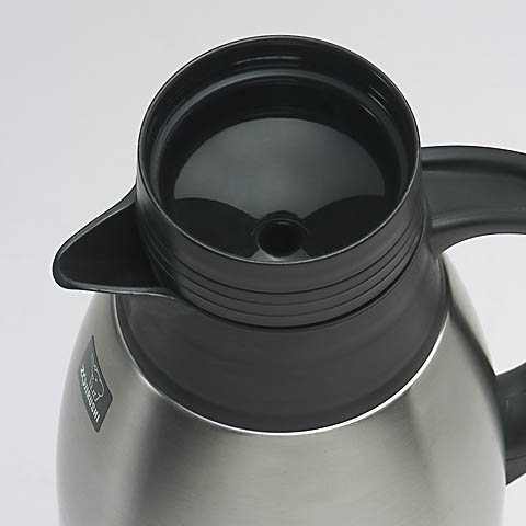 Patented <em>Brew-Thru®</em> lid technology allows coffee to brew directly into the carafe without removing the lid