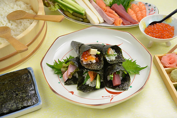 
              <i>Temaki Sushi</i> Step 8
      	