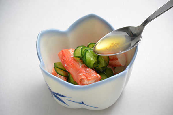 
              Crab & Cucumber <i>Sunomono</i> (Japanese Salad) Step 5
      	