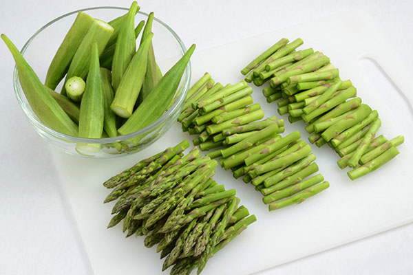 
              Okra, Asparagus and Cherry Tomato Salad Step 2
      	