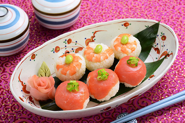 
              <i>Temari</i>-<i>sushi</i> Step 13
      	