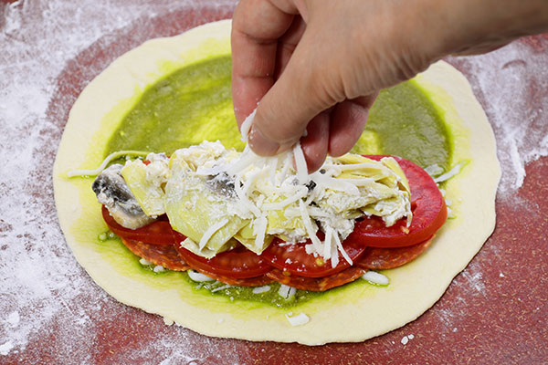 
              Artichoke and Mushroom Stuffed Calzone Step 5
      	