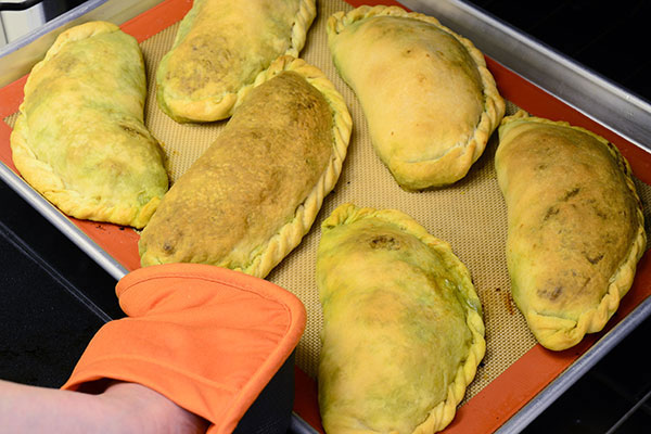 
              Artichoke and Mushroom Stuffed Calzone Step 7
      	