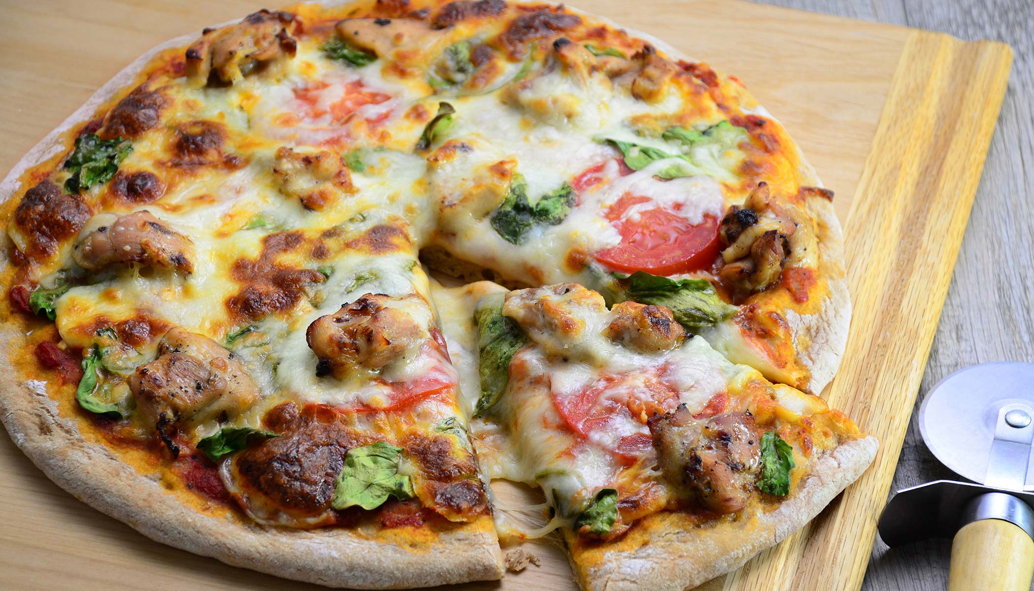 Zojirushi Recipe – Whole Wheat Chicken Pizza with Spinach and Fresh Tomatoes