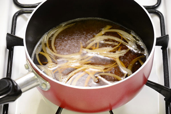 
              <i>Tamago-Donburi</i> (Egg Bowl) Step 1
      	