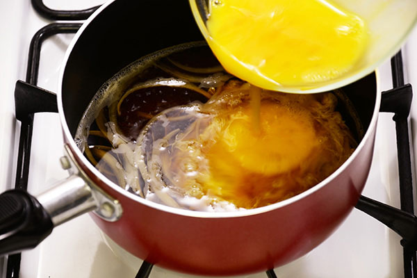 
              <i>Tamago-Donburi</i> (Egg Bowl) Step 2
      	