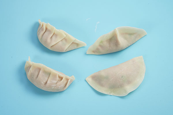 
              <i>Guo Tie</i> (Fried Pot Stickers) Step 8
      	