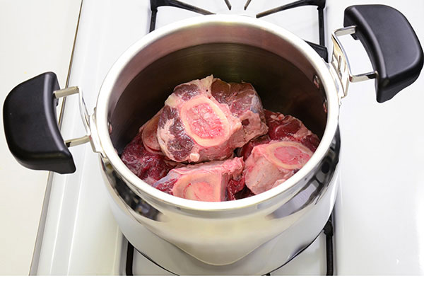 
              <i>Pot-au-Feu</i> (Beef Stew) Step 1
      	