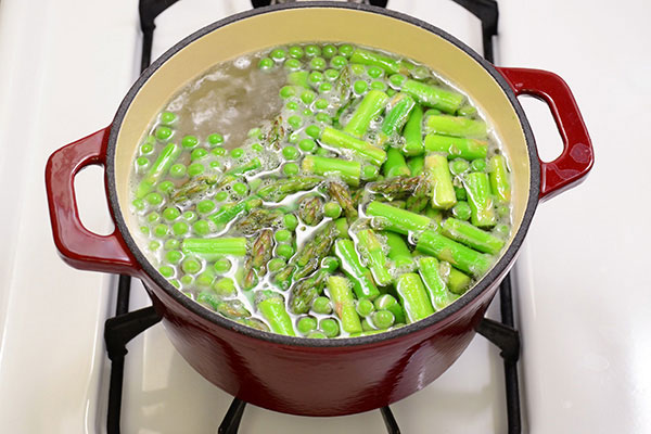 
              Green Peas and Asparagus <i>Doria</i> Step 3
      	