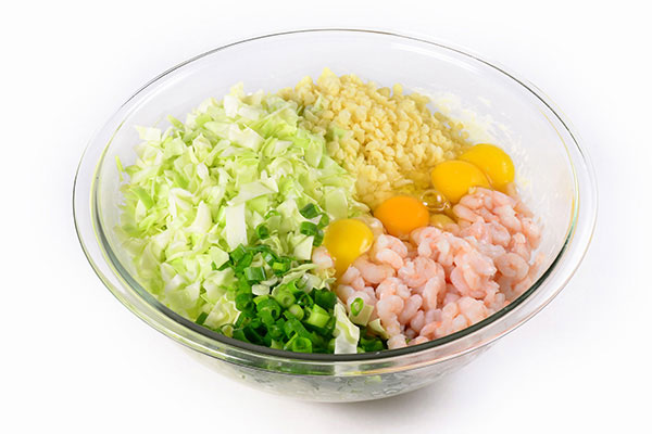 
              <i>Okonomiyaki</i> with Shrimp, <i>Kansai</i>-Style Step 4
      	