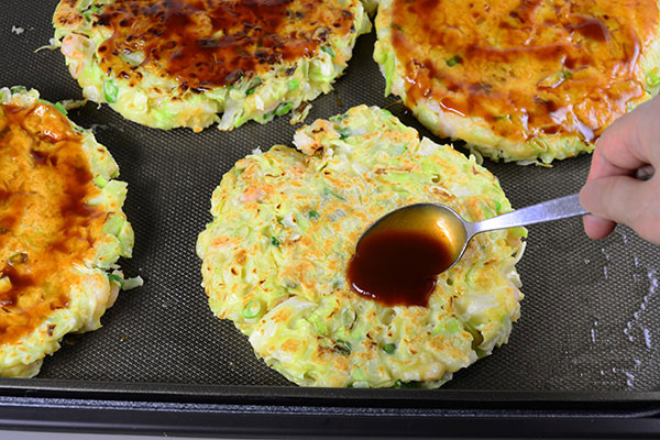 
              <i>Okonomiyaki</i> with Shrimp, <i>Kansai</i>-Style Step 8
      	