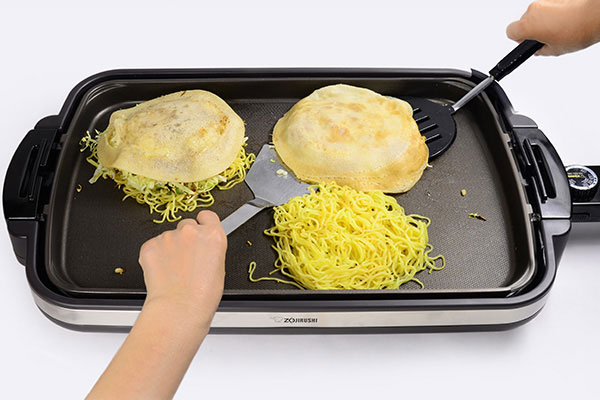 
              <i>Okonomiyaki</i>, <i>Hiroshima</i>-Style Step 9
      	