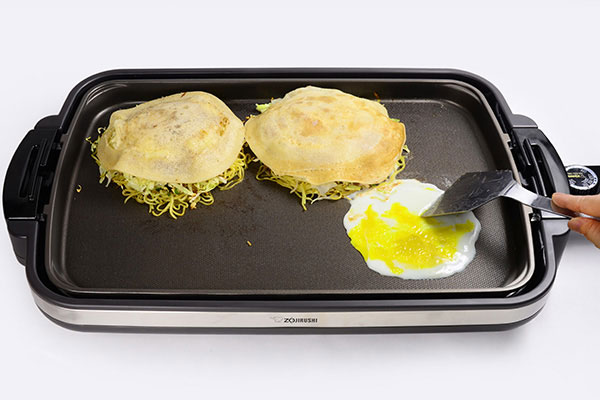 
              <i>Okonomiyaki</i>, <i>Hiroshima</i>-Style Step 10
      	