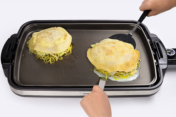 
              <i>Okonomiyaki</i>, <i>Hiroshima</i>-Style Step 11
      	