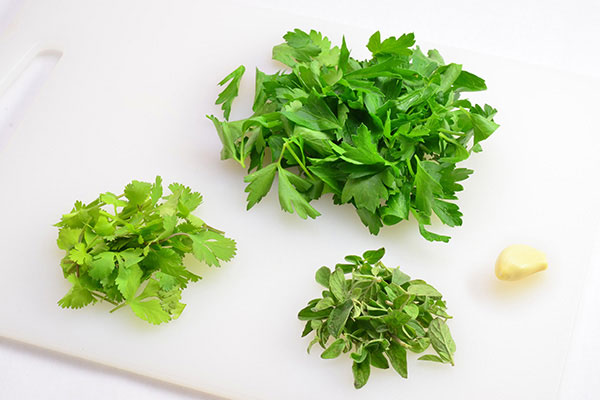 
              Diced Steak with <i>Chimichurri</i> Sauce Step 2
      	