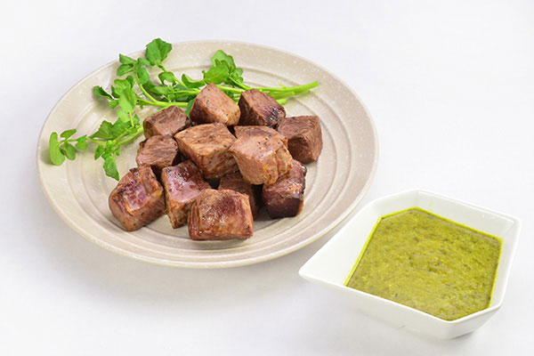 
              Diced Steak with <i>Chimichurri</i> Sauce Step 6
      	