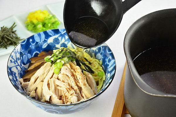 
              <i>Keihan</i> (Japanese Chicken Soup with Rice) Step 8
      	