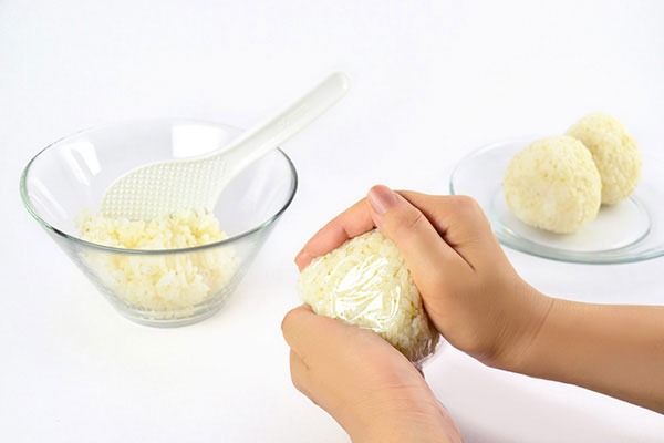 
              <i>Yaki</i>-<i>Onigiri Chazuke</i> (Grilled Rice Ball Soup) Step 4
      	