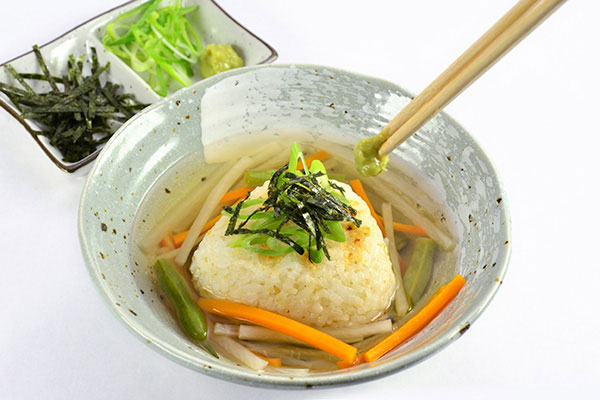 
              <i>Yaki</i>-<i>Onigiri Chazuke</i> (Grilled Rice Ball Soup) Step 6
      	