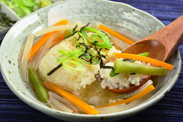 
              <i>Yaki</i>-<i>Onigiri Chazuke</i> (Grilled Rice Ball Soup) Step 7
      	