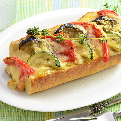 Zojirushi Recipe – <i>Tricolore</i> Vegetable Gratin in Baguette Bowl