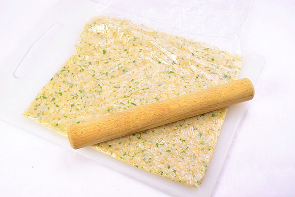 
              Cheese <i>Senbei</i> (Rice Crackers) Step 4
      	