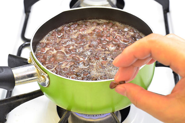 
              <i>Ohagi</i> (Japanese Sweet Rice with <i>Adzuki</i> Paste) Step 3
      	