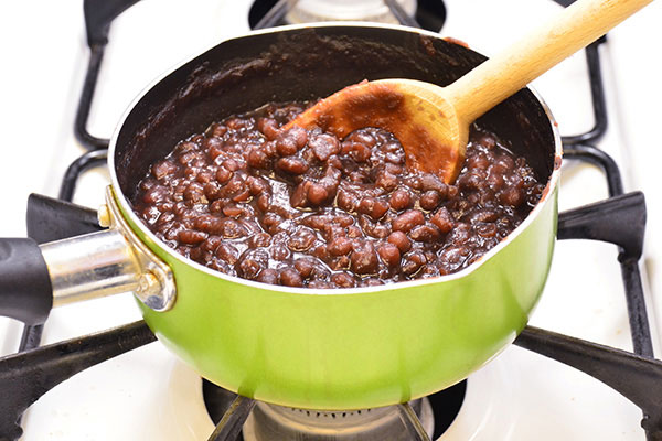 
              <i>Ohagi</i> (Japanese Sweet Rice with <i>Adzuki</i> Paste) Step 5
      	