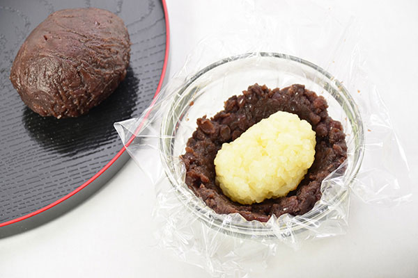 
              <i>Ohagi</i> (Japanese Sweet Rice with <i>Adzuki</i> Paste) Step 11
      	