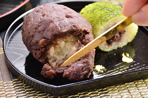 
              <i>Ohagi</i> (Japanese Sweet Rice with <i>Adzuki</i> Paste) Step 13
      	