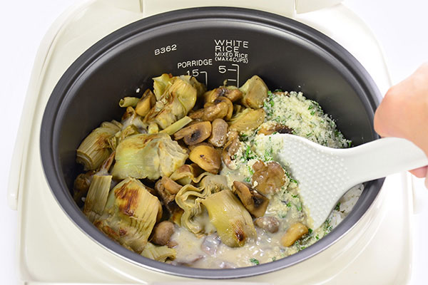 
              Baked Rice Casserole with Artichokes and Mushrooms Step 8
      	