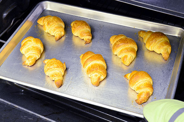 
              Croissants Step 9
      	