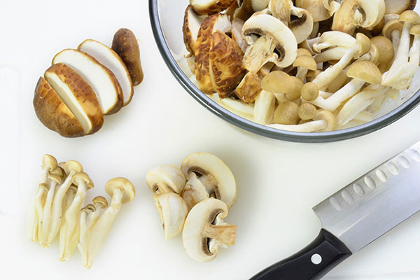 
              <i>Miso</i> Garlic Pork & Mushroom Stir-Fry Step 3
      	