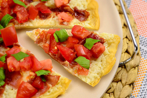 
              Pizza - Tomato & Basil Appetizer Style (Thin Crust) Step 5
      	