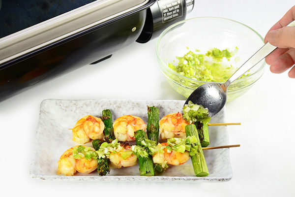 
              Crunchy Asparagus and Shrimp Skewers Step 7
      	