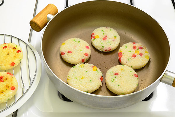 
              <i>Teriyaki</i> Rice Burger Step 8
      	