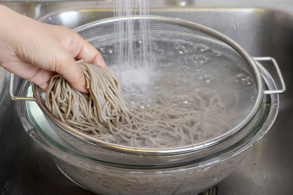 
              <i>Soba</i> Salad Step 2
      	