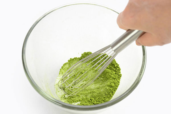 
              Thick Style <i>Matcha</i> Hotcakes Step 1
      	