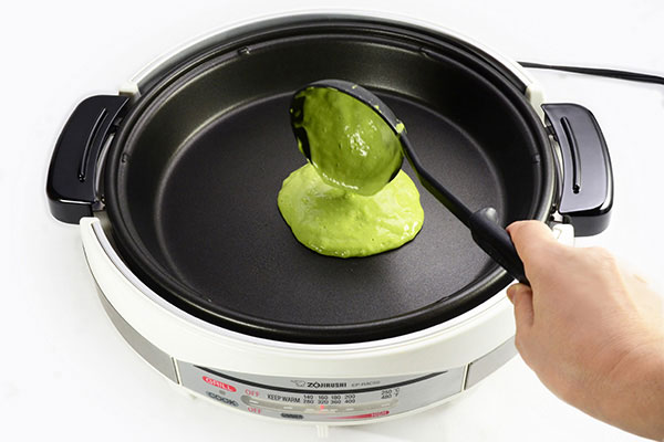 
              Thick Style <i>Matcha</i> Hotcakes Step 4
      	