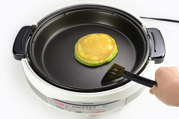 
              Thick Style <i>Matcha</i> Hotcakes Step 5
      	