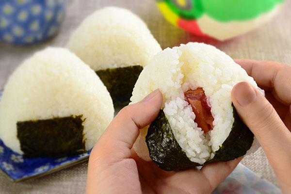 
              Classically Built <i>Onigiri</i> Step 9
      	